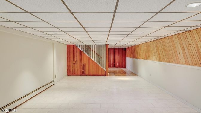 Empty room, Interior, Recessed Lighting, Wooden Walls