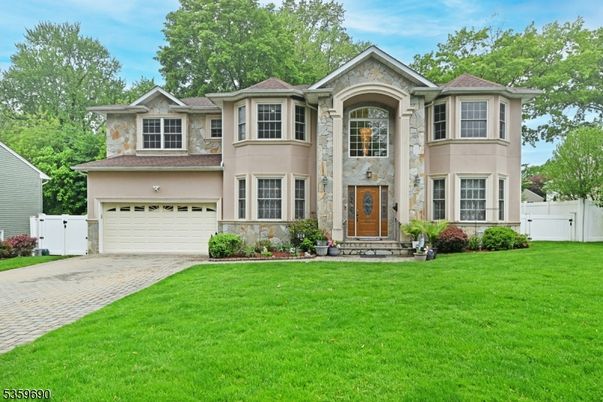 Attached, Exterior, Facade, Brick Traditional