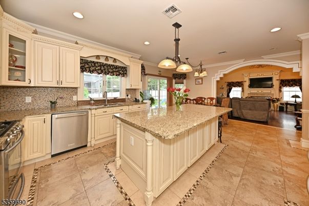 Interior, Kitchen, Living room, Pendant Lights, Recessed Lighting, Stainless Steel Appliances