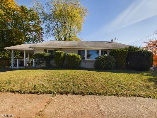 Backyard, Exterior, Facade, Ranch