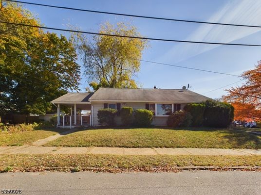 Backyard, Exterior, Facade, Brick Facade, Cape Cod