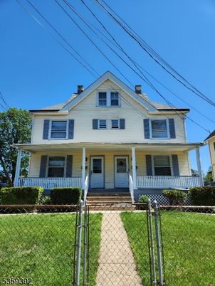 Exterior, Facade, Queen Anne Victorian