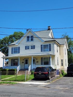 Exterior, Facade, Queen Anne Victorian