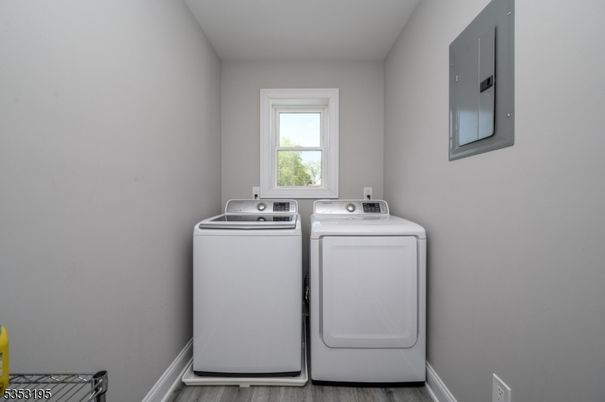 Interior, Washer, Wood Texture Flooring