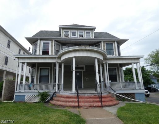Exterior, Facade, American Foursquare