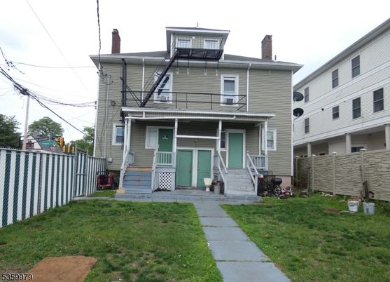 Backyard, Exterior, Facade, American Foursquare