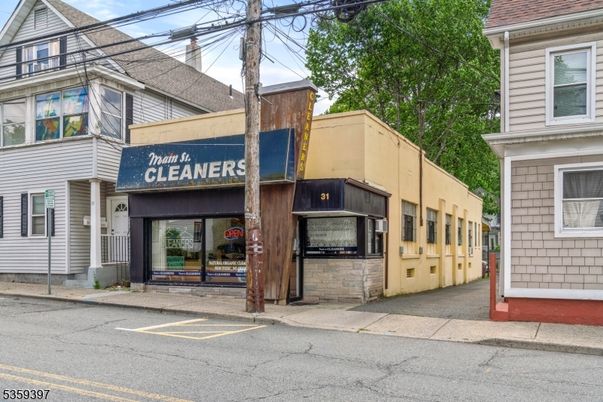 Exterior, Facade, Rowhouse