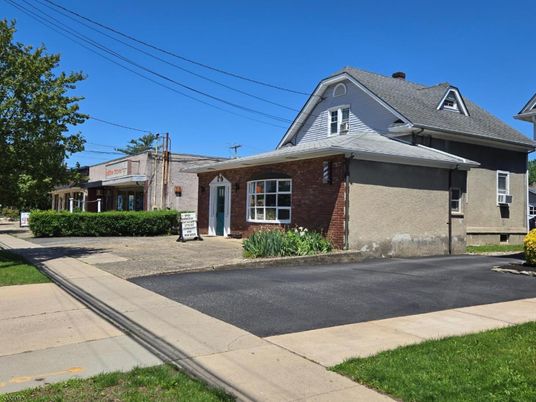 Exterior, Facade, Brick Facade, Queen Anne Victorian