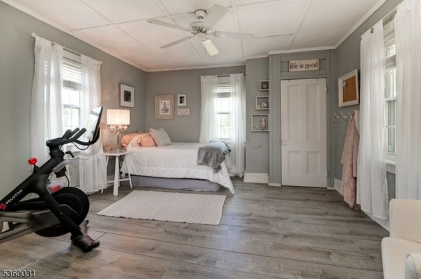 Bedroom, Fitness Equipment, Interior, Wood Texture Flooring
