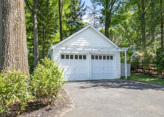Detached Garage, Exterior