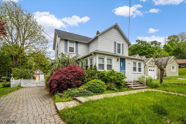 Backyard, Exterior, Facade, Farmhouse