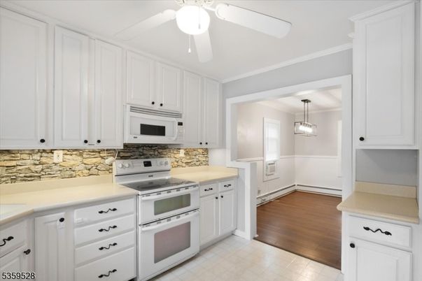 Interior, Kitchen, Pendant Lights, Wood Texture Flooring