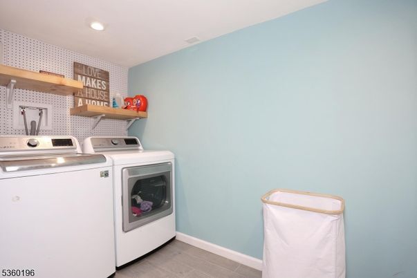Interior, Recessed Lighting, Washer, Wood Texture Flooring