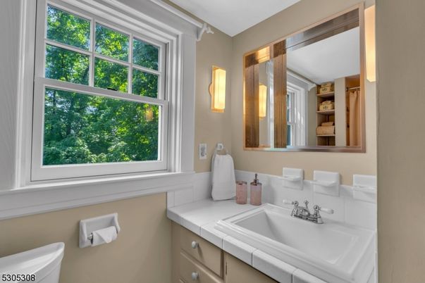 Bathroom, Interior, Tile Countertops