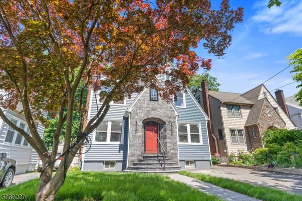 Exterior, Facade, Queen Anne Victorian