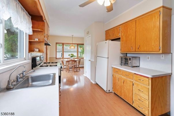 Dining room, Interior, Kitchen, Pendant Lights, Wood Texture Flooring