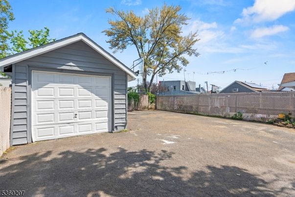 Detached Garage, Exterior