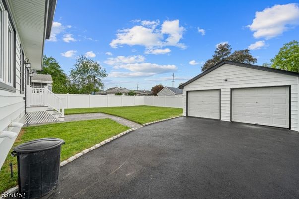 Detached Garage, Exterior