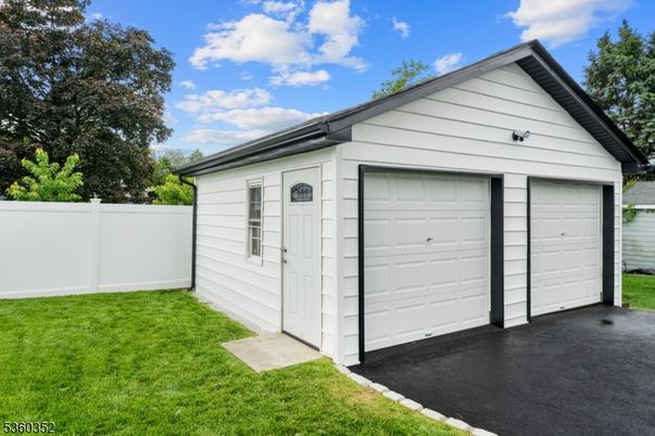 Detached Garage, Exterior