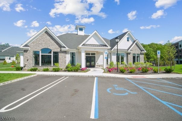 Exterior, Facade, Ranch