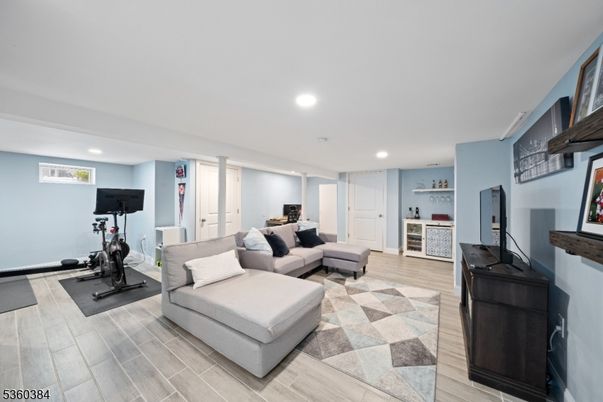 Fitness Equipment, Interior, Living room, Recessed Lighting, Wood Texture Flooring