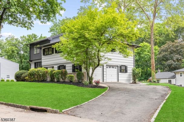 Attached, Backyard, Exterior, Facade, Split Level