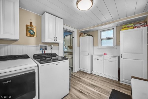 Interior, Kitchen, Washer, Wood Texture Flooring