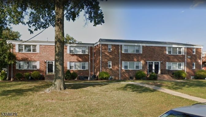 Backyard, Exterior, Facade, Brick Facade, Georgian