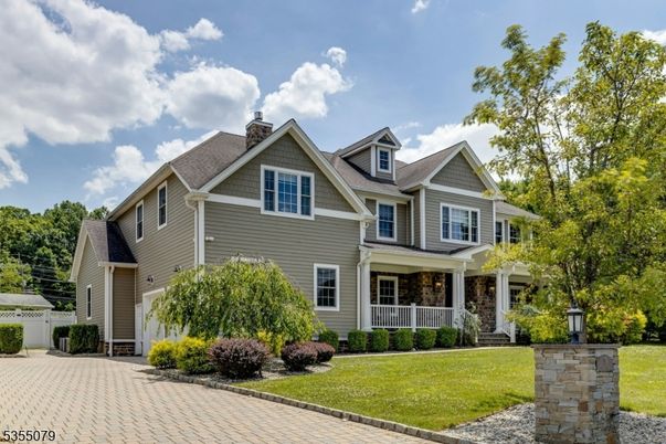 Attached, Exterior, Facade, Farmhouse