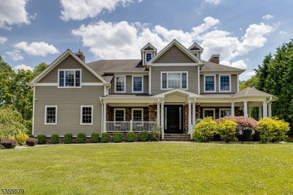 Exterior, Facade, Farmhouse
