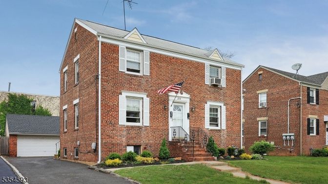 Attached, Exterior, Facade, Brick Facade, Rowhouse
