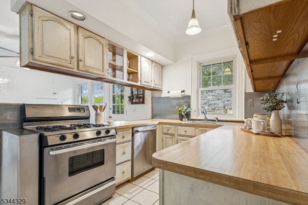 Interior, Kitchen, Pendant Lights, Recessed Lighting, Stainless Steel Appliances