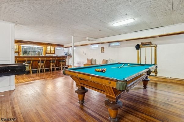 Billiard Table, Game Room, Interior, Wood Texture Flooring