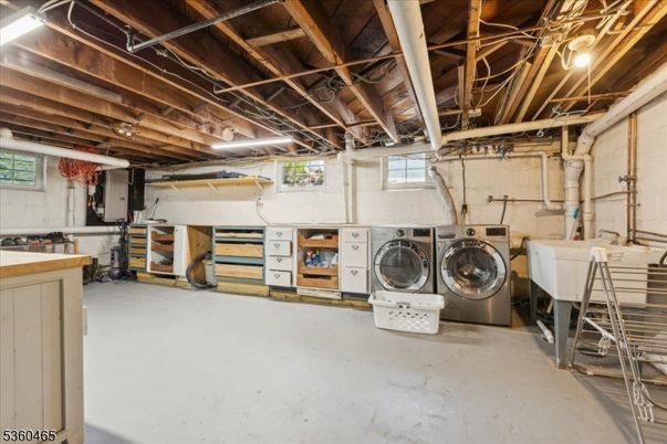 Interior, Washer, Wooden Beams