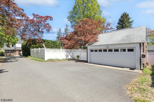 Detached Garage, Exterior