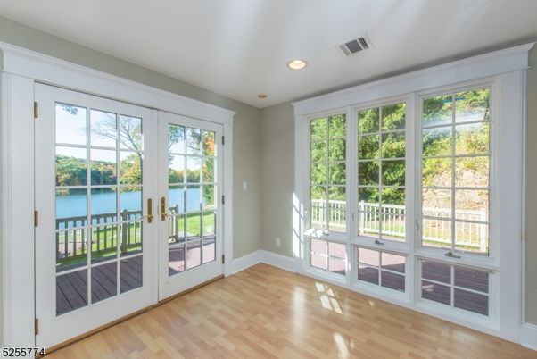 Empty room, Interior, Recessed Lighting, Water, Wood Texture Flooring