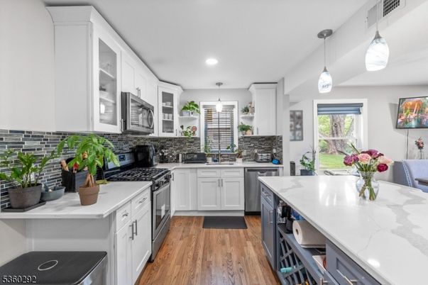 Interior, Kitchen, Pendant Lights, Recessed Lighting, Wood Texture Flooring