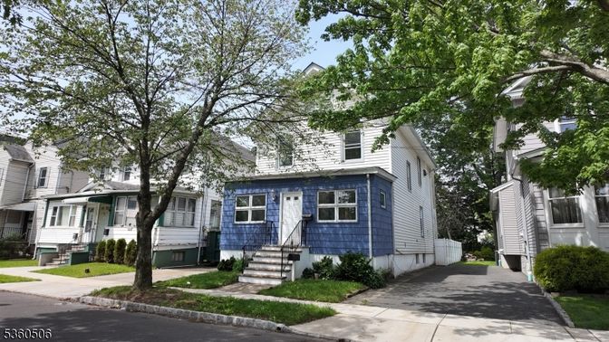 Exterior, Facade, Cape Cod