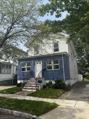 Exterior, Facade, Cape Cod