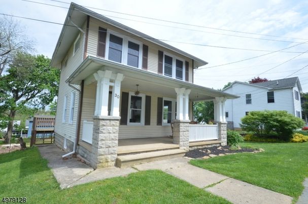 Exterior, Facade, American Foursquare