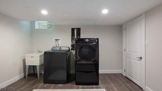 Interior, Recessed Lighting, Washer, Wood Texture Flooring
