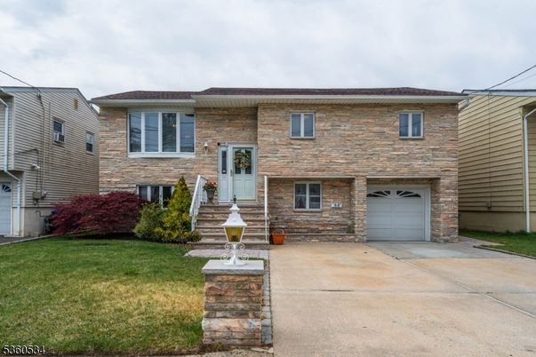 Attached, Exterior, Facade, Raised Ranch