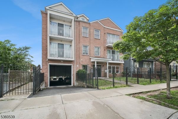 Exterior, Facade, Brick Facade, Rowhouse