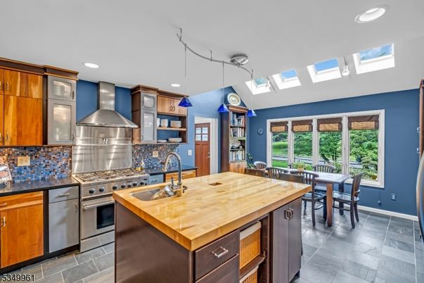 Dining room, Interior, Kitchen, Recessed Lighting, Stainless Steel Appliances