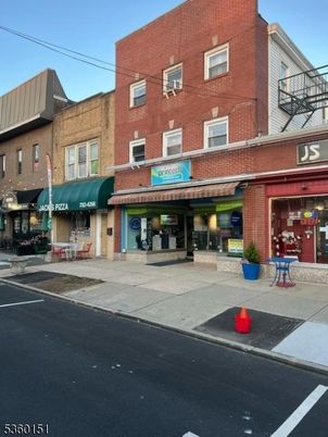Exterior, Facade, Brick Facade, Rowhouse