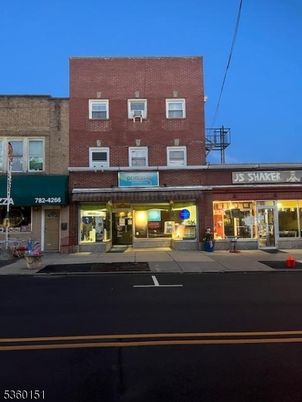 Exterior, Facade, Brick Facade, Rowhouse