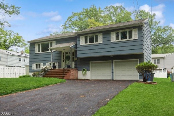 Attached, Exterior, Facade, Raised Ranch