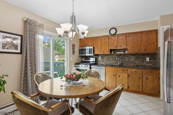 Chandelier, Dining room, Interior, Kitchen, Stainless Steel Appliances