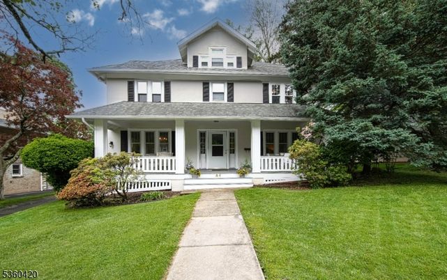 Exterior, Facade, American Foursquare