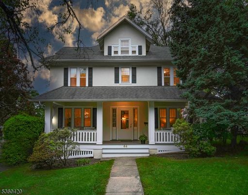 Exterior, Facade, American Foursquare